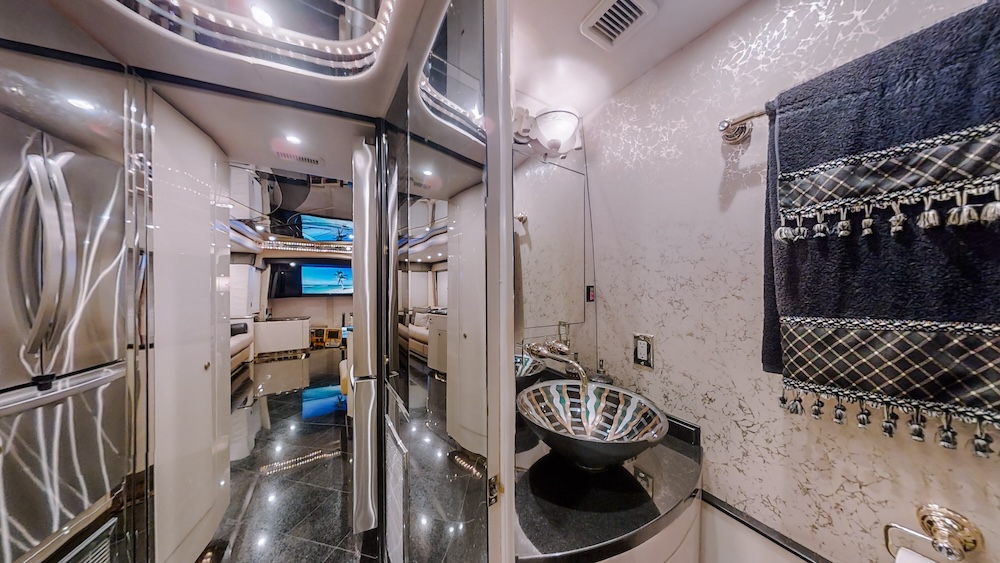 2006 Prevost Featherlite H3-45 For Sale