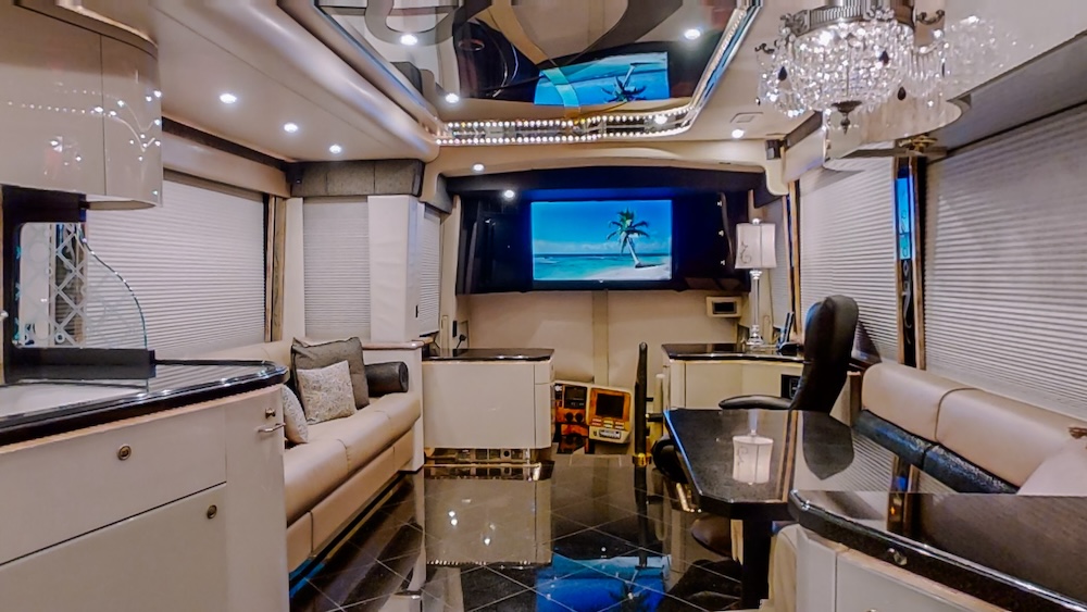 2006 Prevost Featherlite H3-45 For Sale