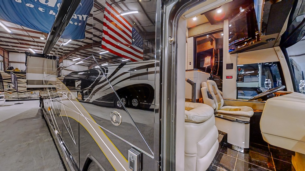 2006 Prevost Featherlite H3-45 For Sale