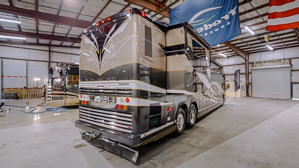 2006 Prevost Featherlite H3-45 For Sale