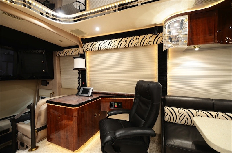 2006 Prevost Featherlite H3-45 For Sale