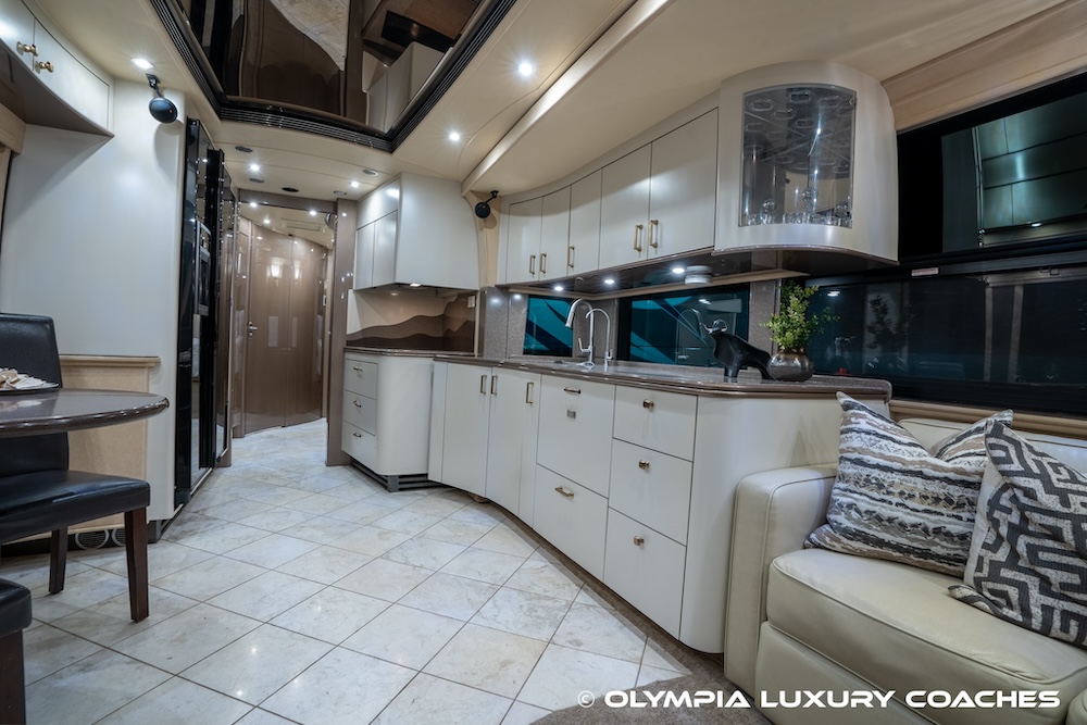 2006 Prevost Legendary XLII For Sale