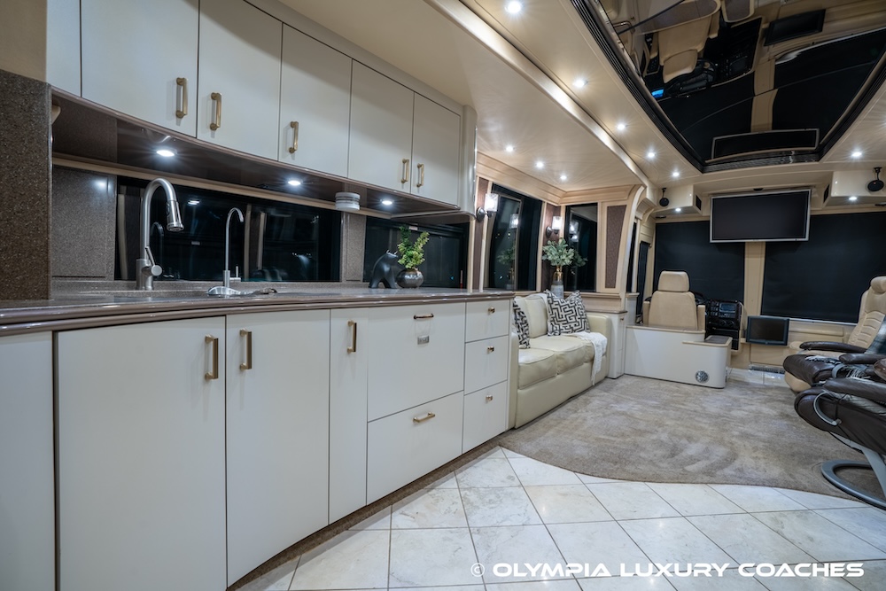 2006 Prevost Legendary XLII For Sale