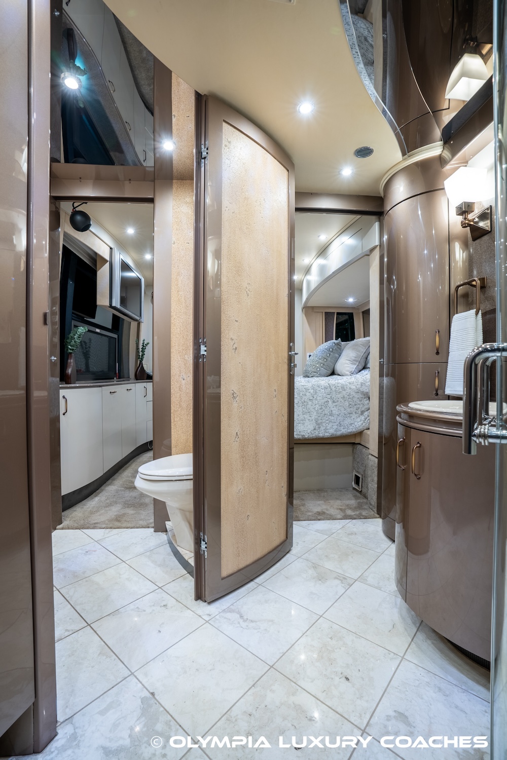 2006 Prevost Legendary XLII For Sale