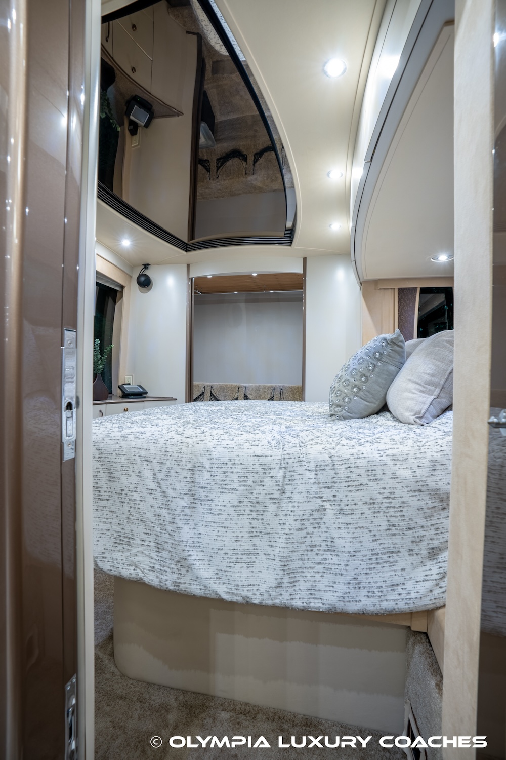 2006 Prevost Legendary XLII For Sale