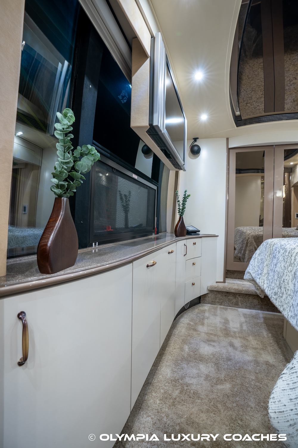 2006 Prevost Legendary XLII For Sale