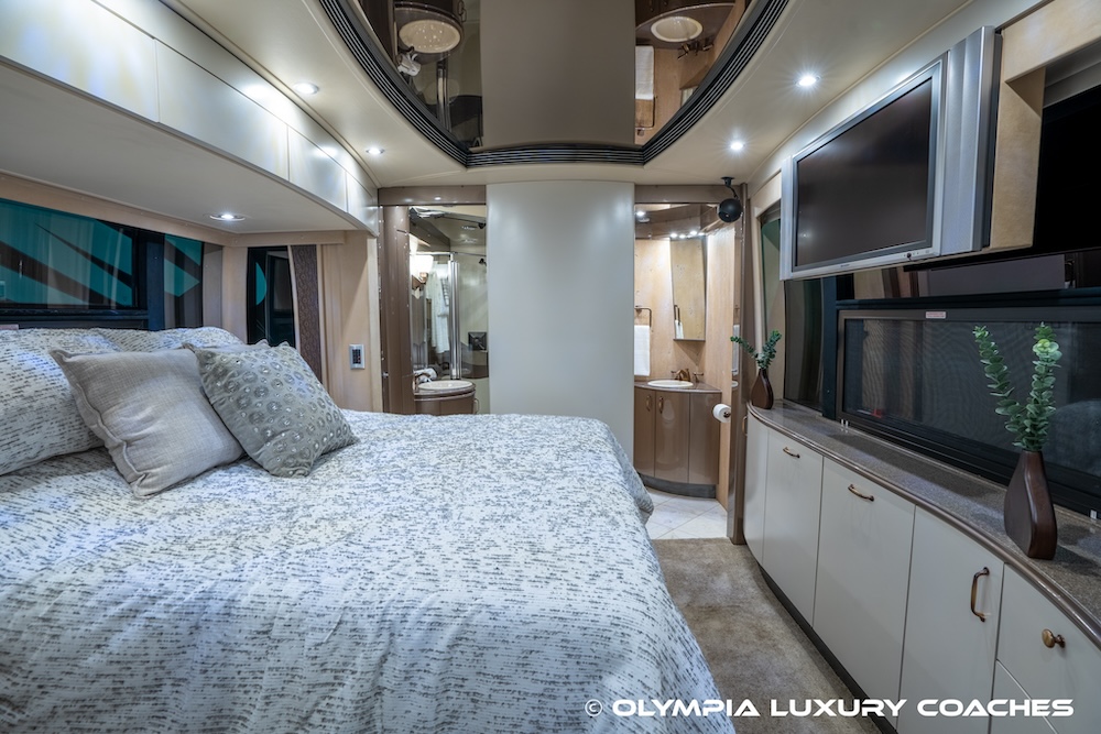 2006 Prevost Legendary XLII For Sale