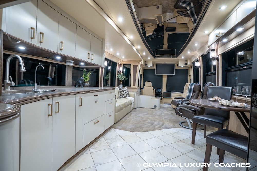 2006 Prevost Legendary XLII For Sale