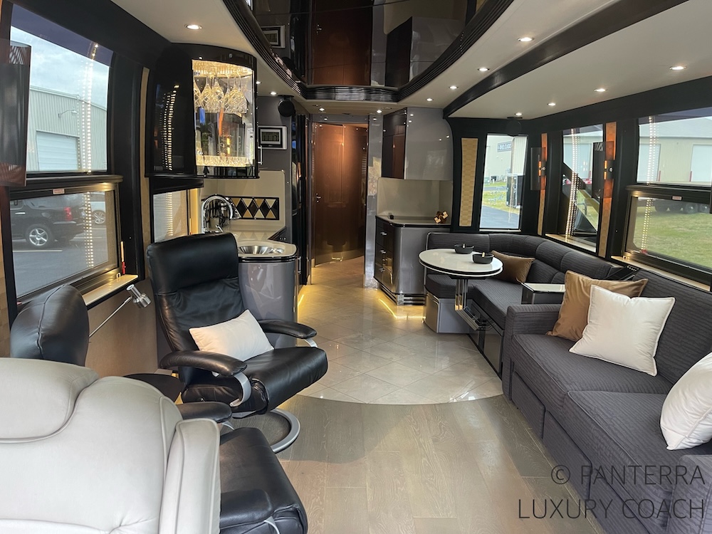 2006 Prevost Legendary XLII For Sale