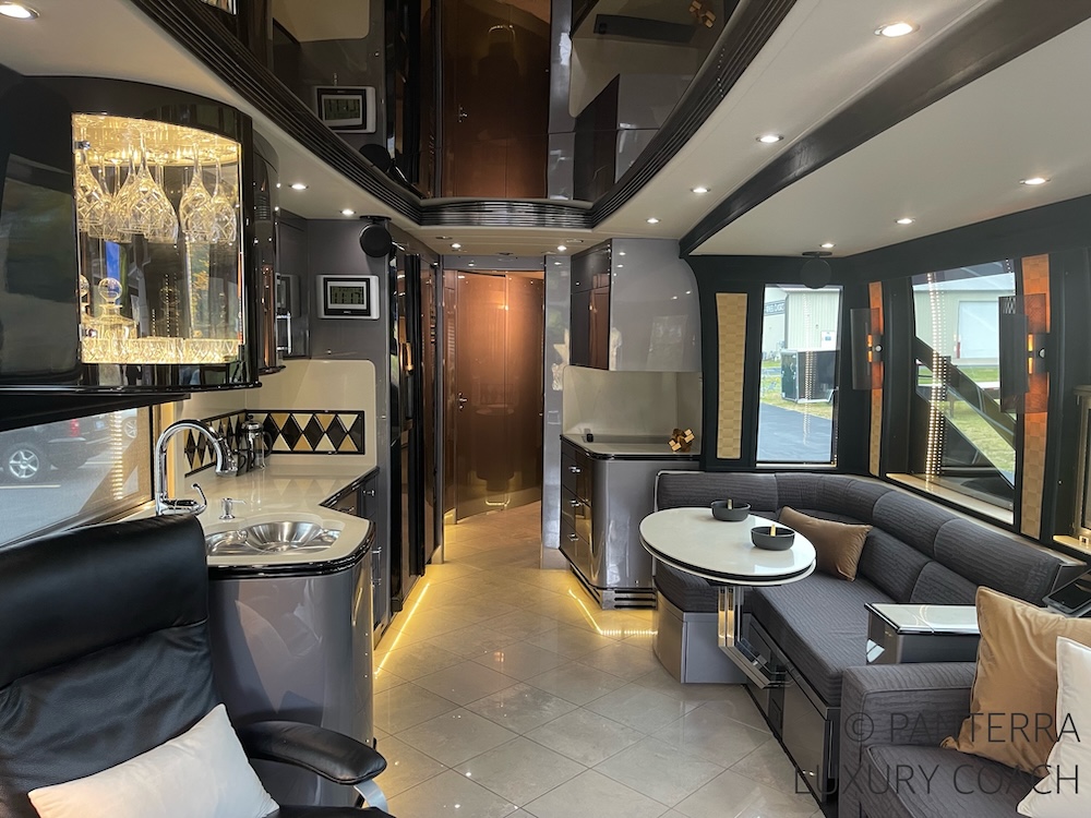 2006 Prevost Legendary XLII For Sale