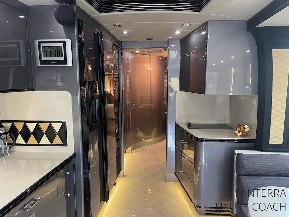 2006 Prevost Legendary XLII For Sale