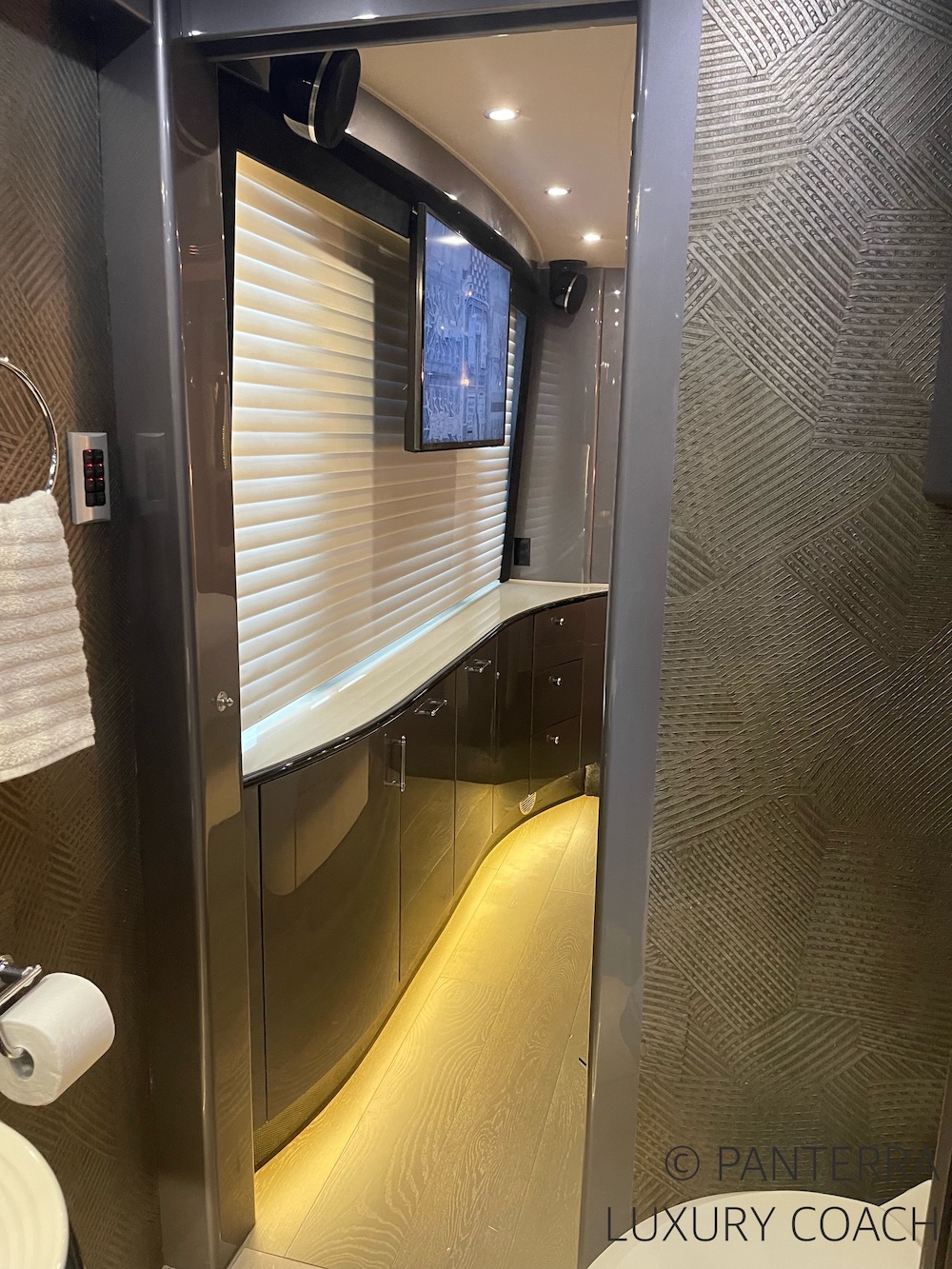 2006 Prevost Legendary XLII For Sale