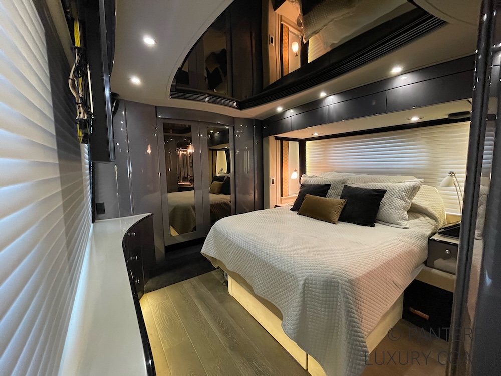 2006 Prevost Legendary XLII For Sale