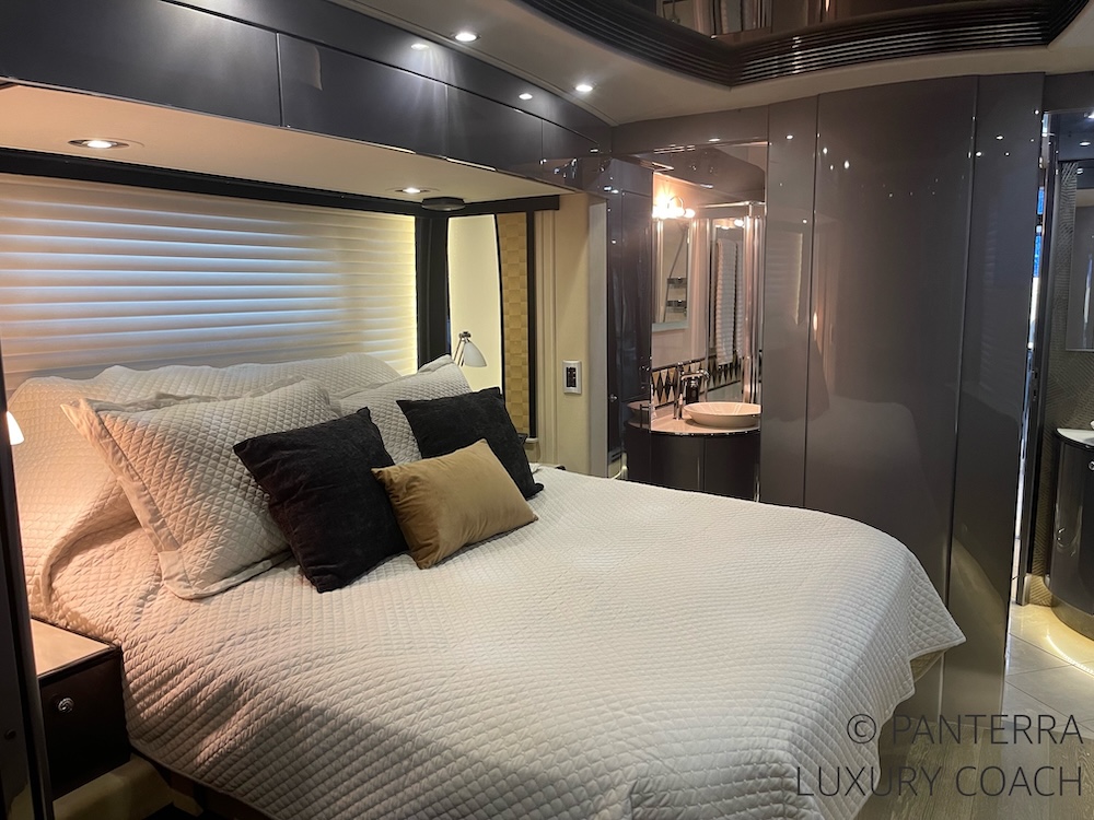 2006 Prevost Legendary XLII For Sale