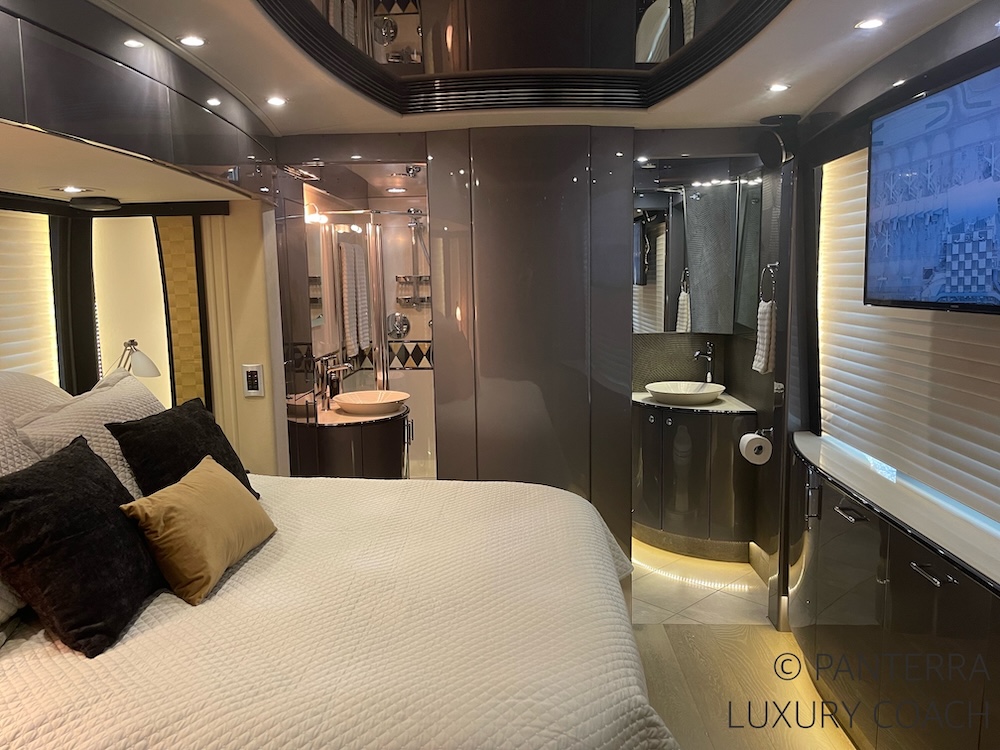 2006 Prevost Legendary XLII For Sale