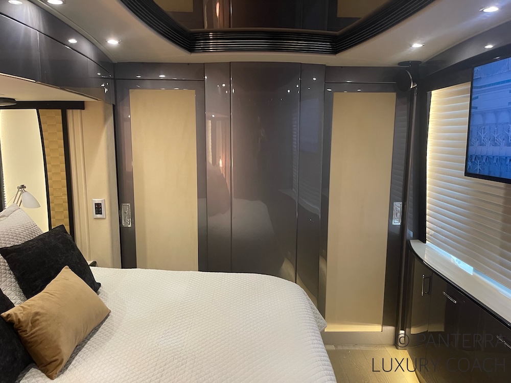 2006 Prevost Legendary XLII For Sale