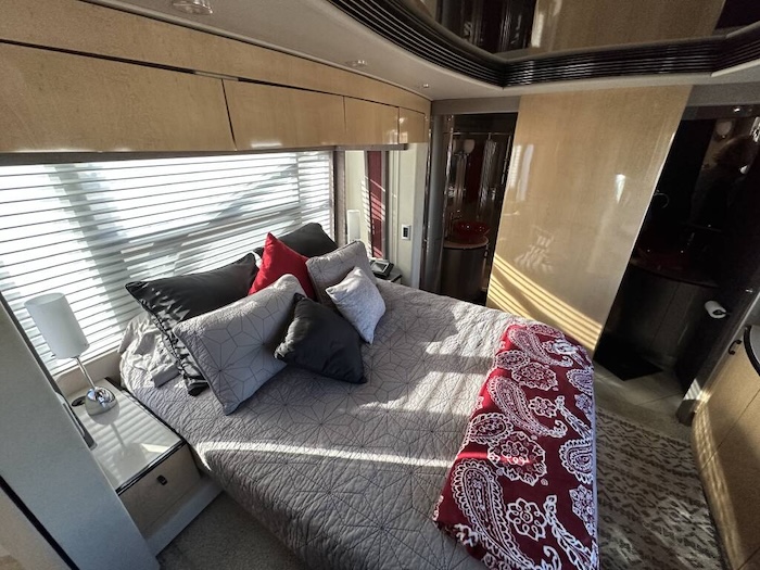 2006 Prevost Legendary XLII For Sale