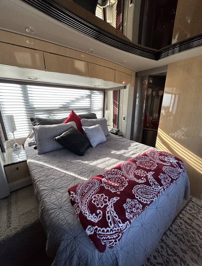2006 Prevost Legendary XLII For Sale