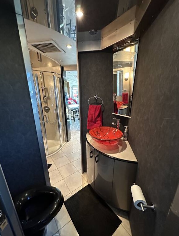 2006 Prevost Legendary XLII For Sale
