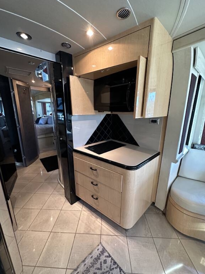 2006 Prevost Legendary XLII For Sale