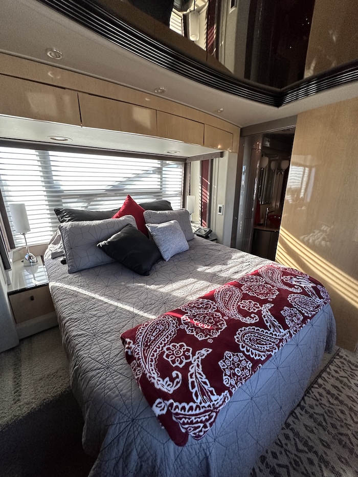 2006 Prevost Legendary XLII For Sale