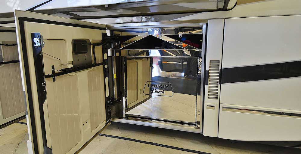 2006 Prevost Liberty H3-45 For Sale