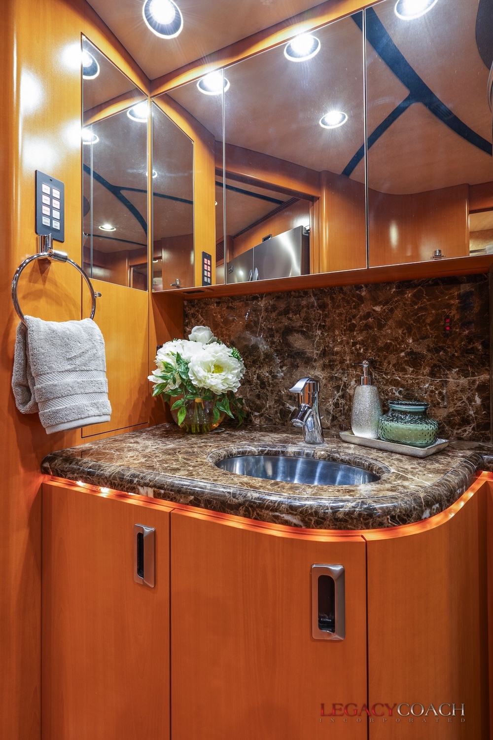 2006 Prevost Marathon H3-45 For Sale