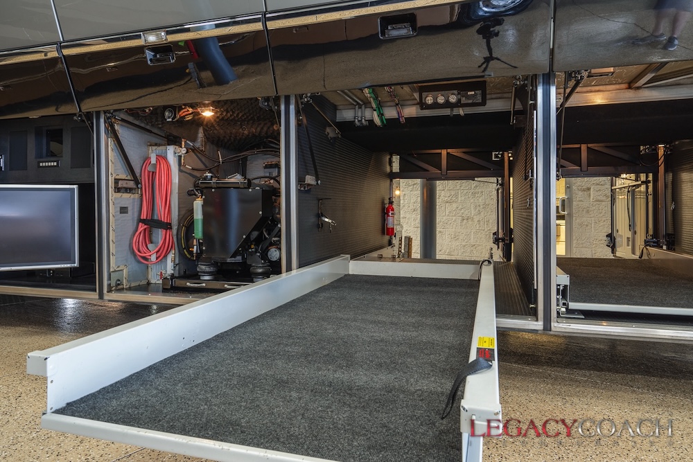 2006 Prevost Marathon H3-45 For Sale