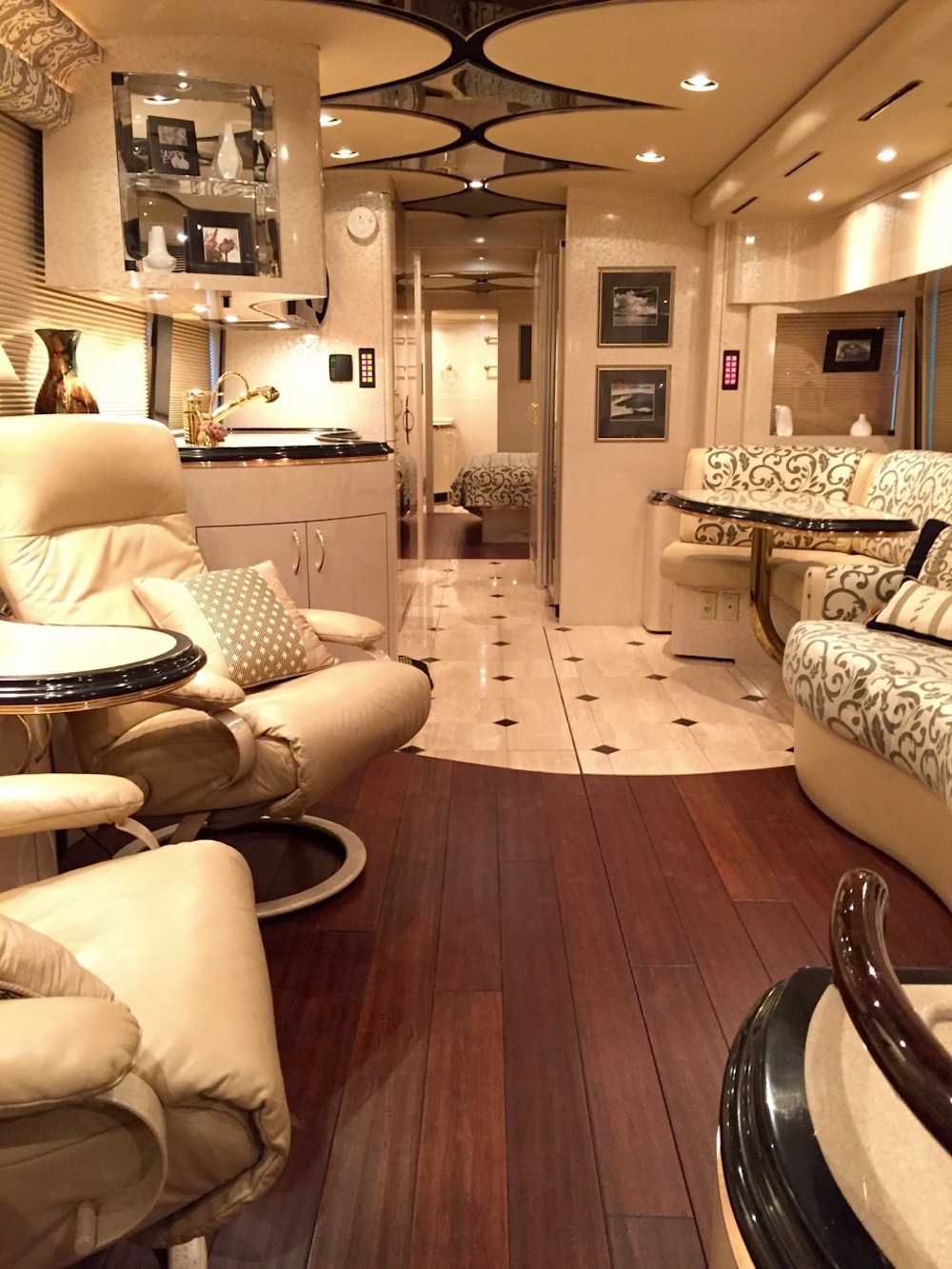 2006 Prevost Marathon H3-45 For Sale