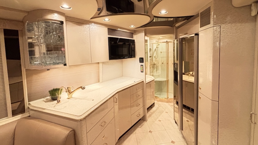 2006 Prevost Marathon XLII For Sale