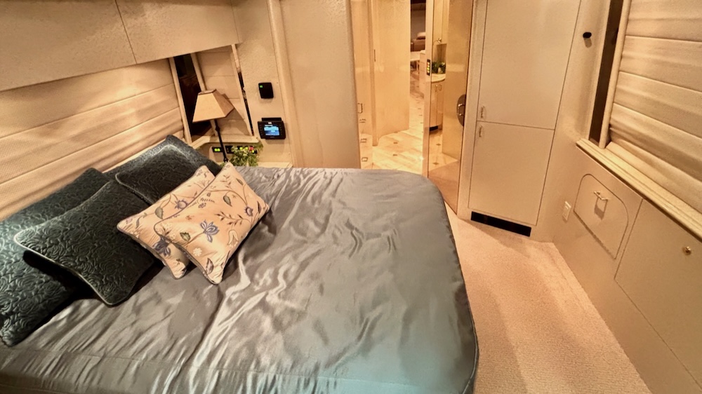 2006 Prevost Marathon XLII For Sale