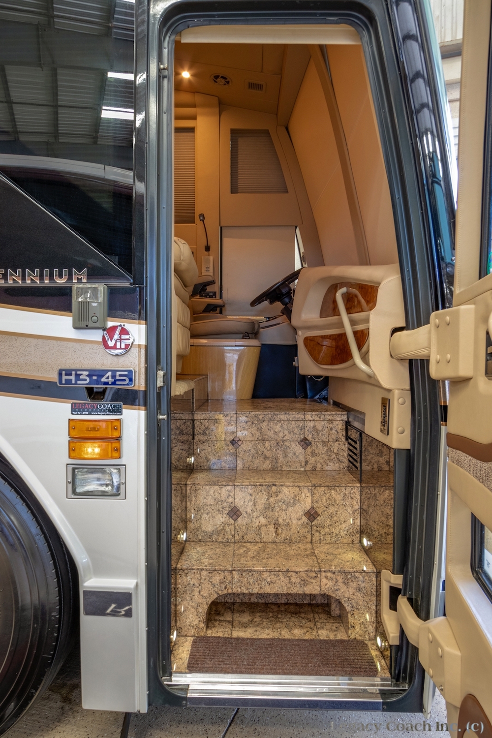 2006 Prevost Millennium H3-45 For Sale