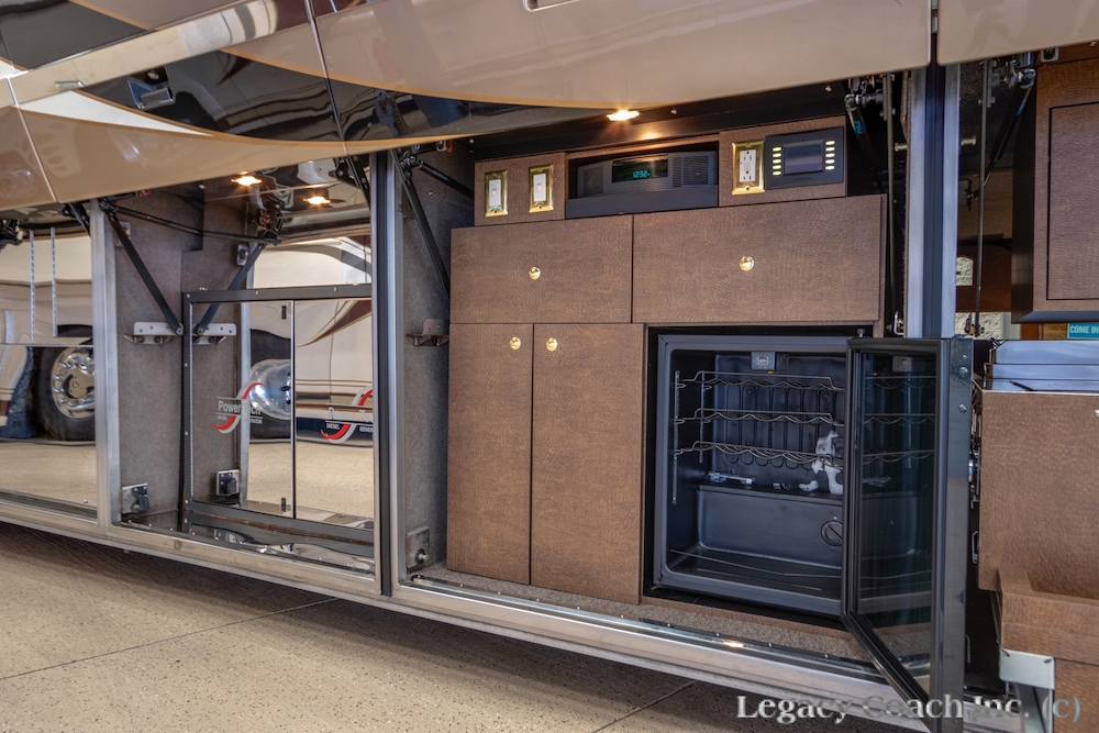 2006 Prevost Millennium H3-45 For Sale