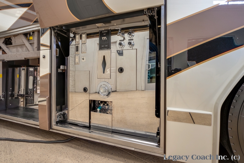 2006 Prevost Millennium H3-45 For Sale