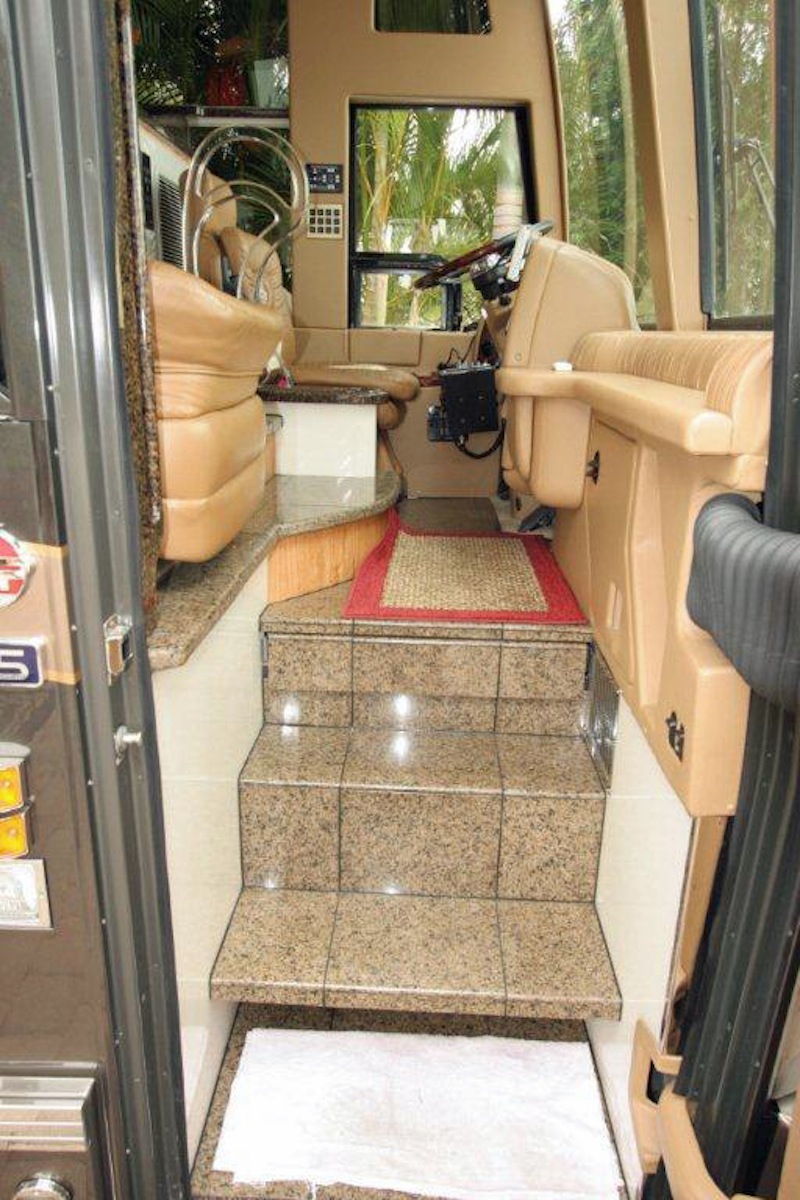 2006 Prevost Parliament H3-45 For Sale