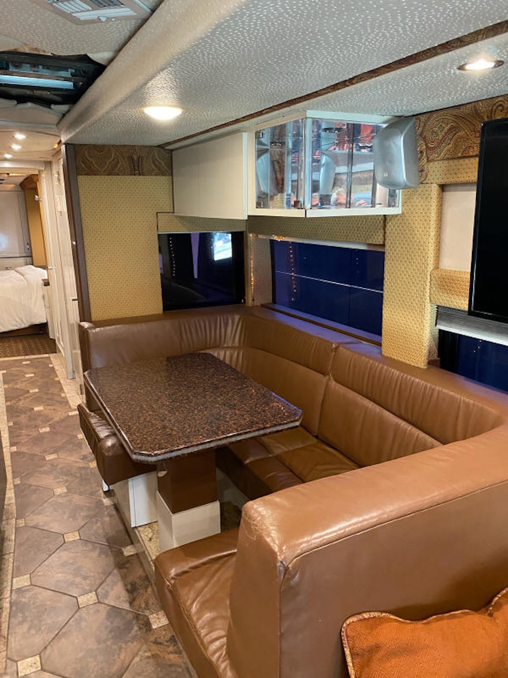 200 Prevost  H3-45 For Sale