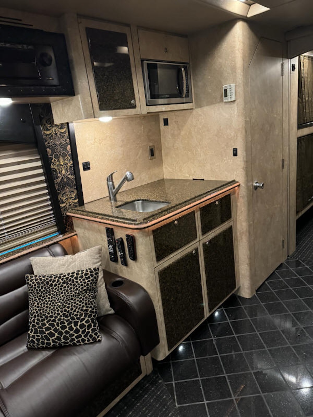 2006 Prevost XLII For Sale