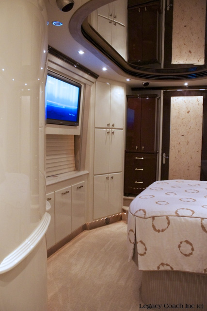 2007 Prevost Country Coach XLII