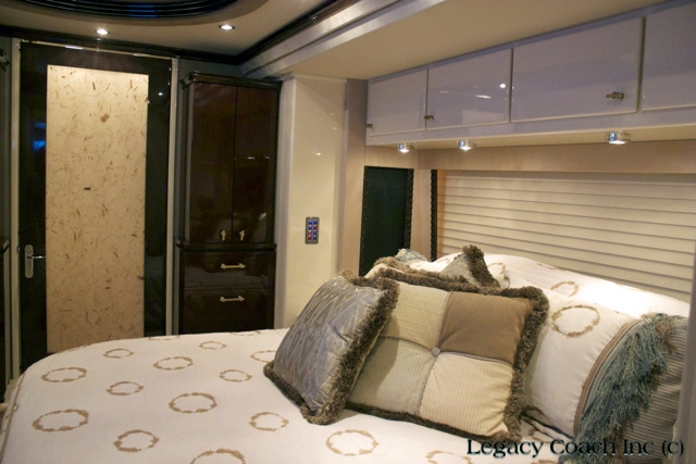 2007 Prevost Country Coach XLII