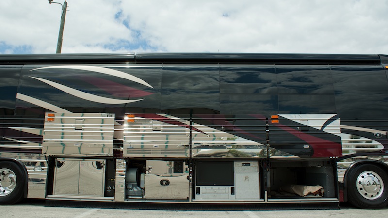 2007 Prevost Featherlite XLII