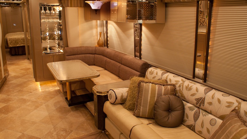 2007 Prevost Featherlite XLII