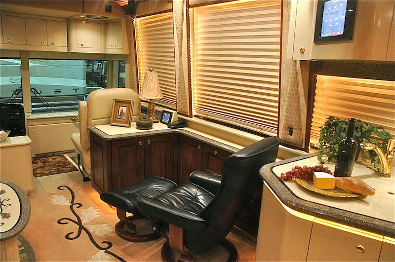 2007 Prevost Thompson XLII For Sale