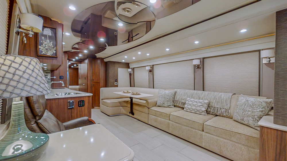 2007b Prevost Featherlite Amadas H3-45 For Sale