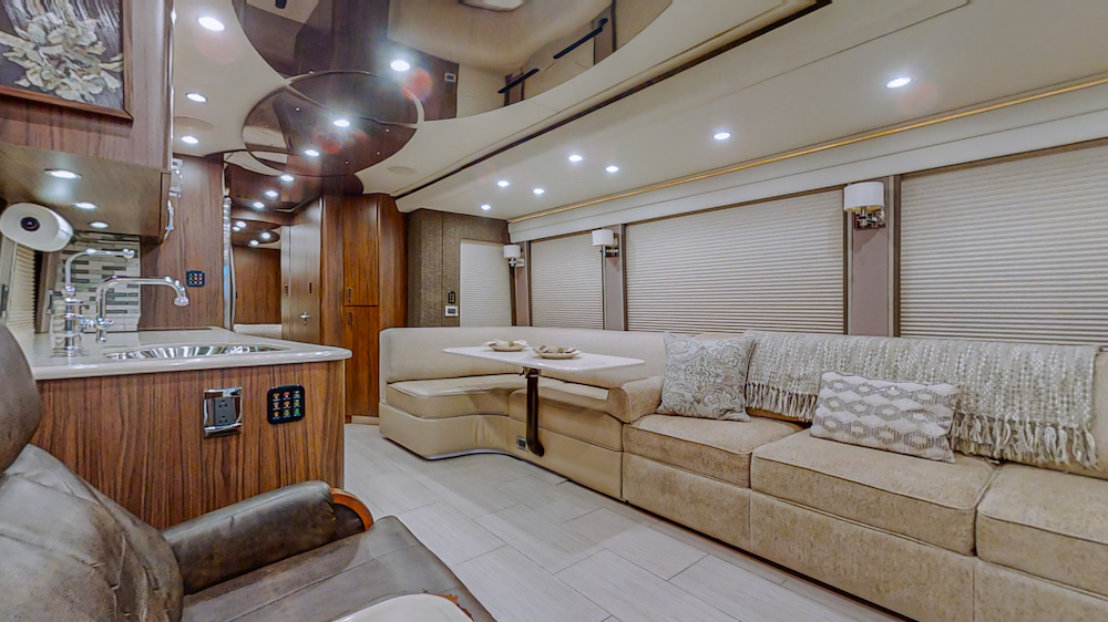 2007b Prevost Featherlite Amadas H3-45 For Sale