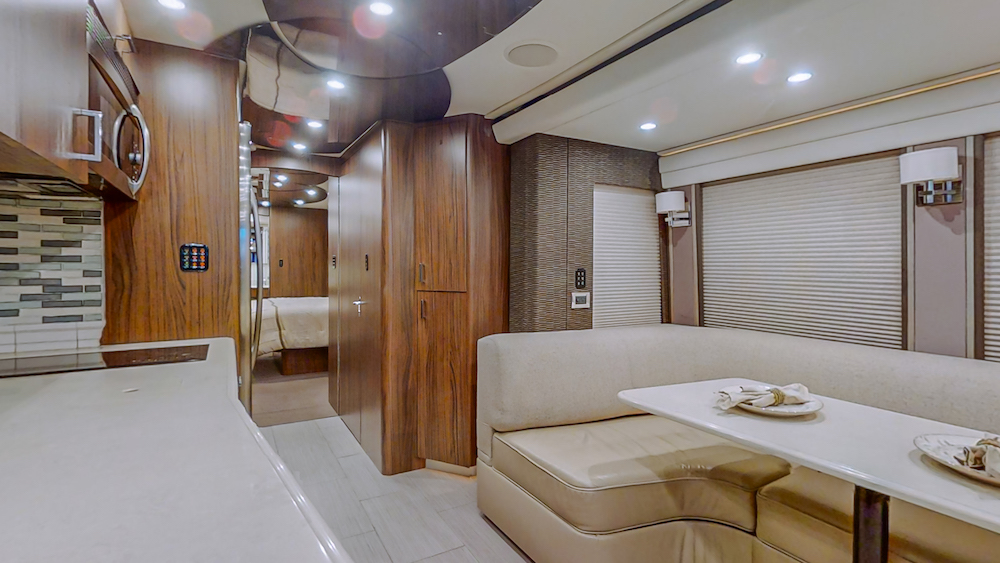 2007b Prevost Featherlite Amadas H3-45 For Sale