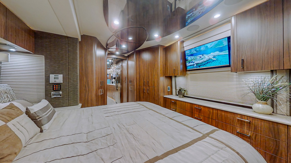 2007b Prevost Featherlite Amadas H3-45 For Sale