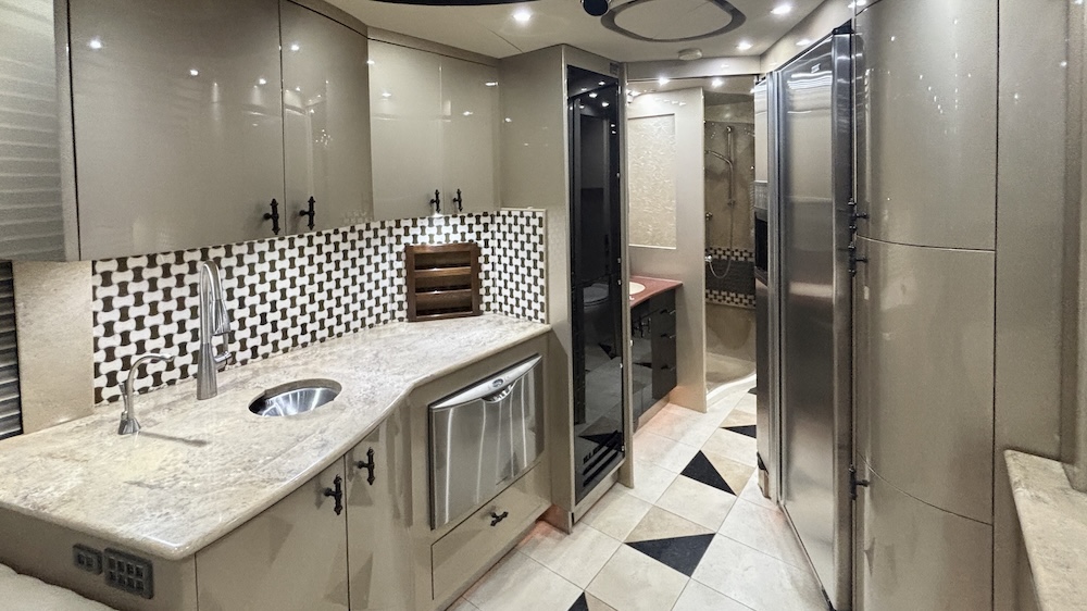 2007 Prevost Country Coach XLIIFor Sale