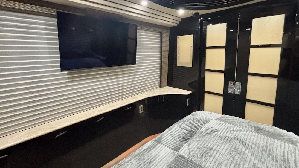 2007 Prevost Country Coach XLIIFor Sale