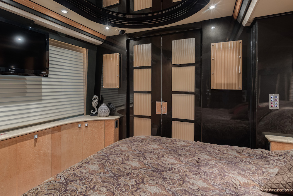 2007 Prevost Country Coach XLII For Sale