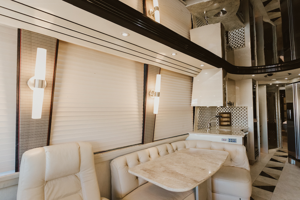 2007 Prevost Country Coach For Sale